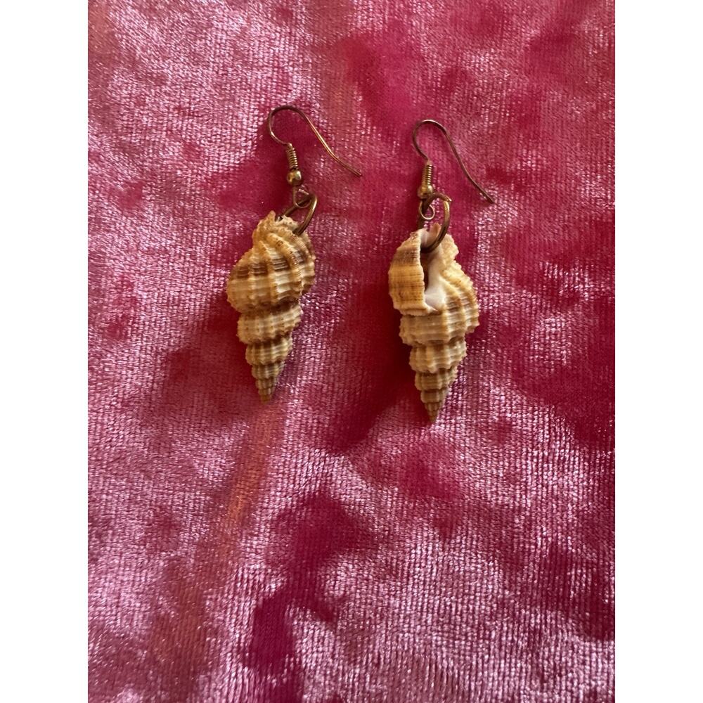 Conch Sea Shell Earrings Boho Bohemian Island Vacation Beach Beige Dangle
